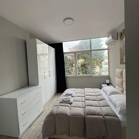 Dennys Center 2 Apartman *