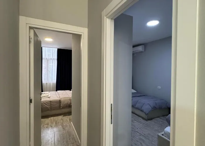 Dennys Center 2 Apartman *